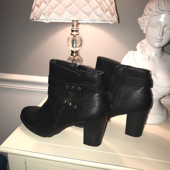 Boot - Picture 1 of 7